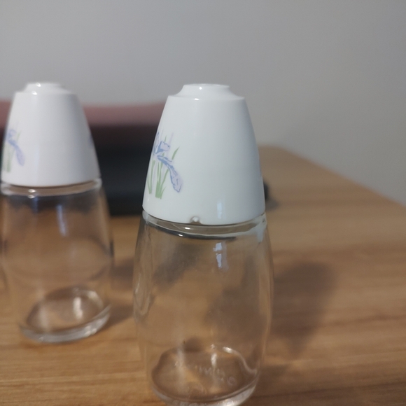 Gemco Vintage Salt & Pepper Shakers Flower Pattern Classic Unique Glass Easyfill - Picture 5 of 5